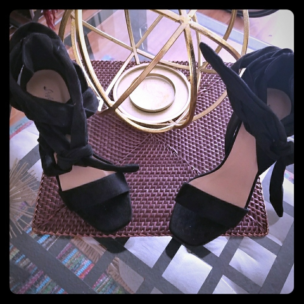 Cute Black Platform Sandals Never worn.